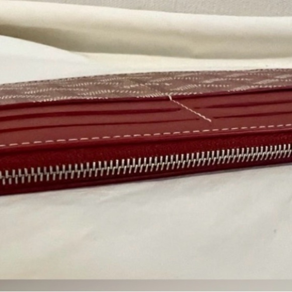 BRAND NEW GOYARD
LOUISE WALLET CLUTCH - Picture 9 of 9